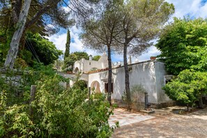 Property grounds - Apartment 'Casa Delle Zagare, Borgo Del Mirto' with Shared Terrace, Private Garden and Wi-Fi (Selva di Fasano)