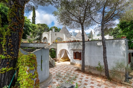 外観. Apartment 'Casa Delle Zagare, Borgo Del Mirto' with Shared Terrace, Private Garden and Wi-Fi