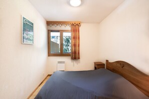 1 bedroom, free WiFi - Apartment for 4 in Samoëns – Pools, Games & Parking Included (Samoëns)
