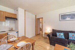 Interior - Apartment for 4 in Samoëns – Pools, Games & Parking Included (Samoëns)