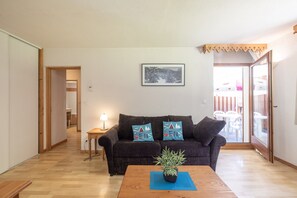 TV, table tennis - Apartment for 4 in Samoëns – Pools, Games & Parking Included (Samoëns)