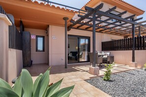 Outdoor dining - Charming Casa Tara: Experience the Magic of Your Perfect Getaway in Paradise (lajares)