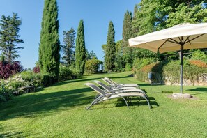Property grounds - Apartment 'Staccia Buratta' with Shared Pool, Private Garden and Wi-Fi (San Miniato)