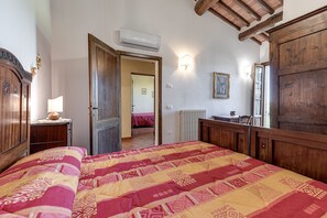 3 عدّة غرف نوم وواي فاي مجانًا وملاءات أسرّة