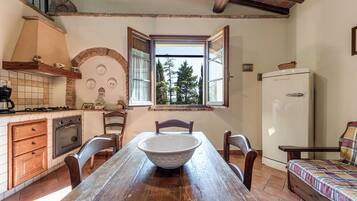 Frigorifero, forno, piano cottura, macchina per tè/caffè