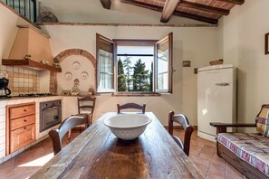 Frigorifero, forno, piano cottura, macchina per tè/caffè