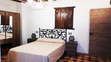 5 makuuhuonetta, silitysrauta/-lauta, ilmainen Wi-Fi, vuodevaatteet