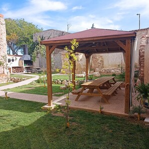 تناول الطعام بالخارج