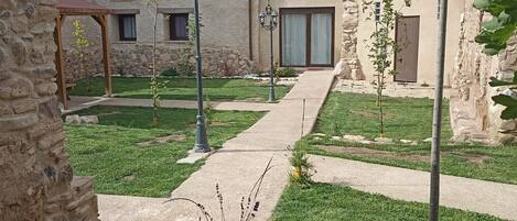 المنطقة المحيطة بالمنشأة