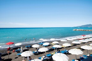 Beach nearby - Villa 'Angelina' with Sea View, Wi-Fi and Air Conditioning (Lavagna)