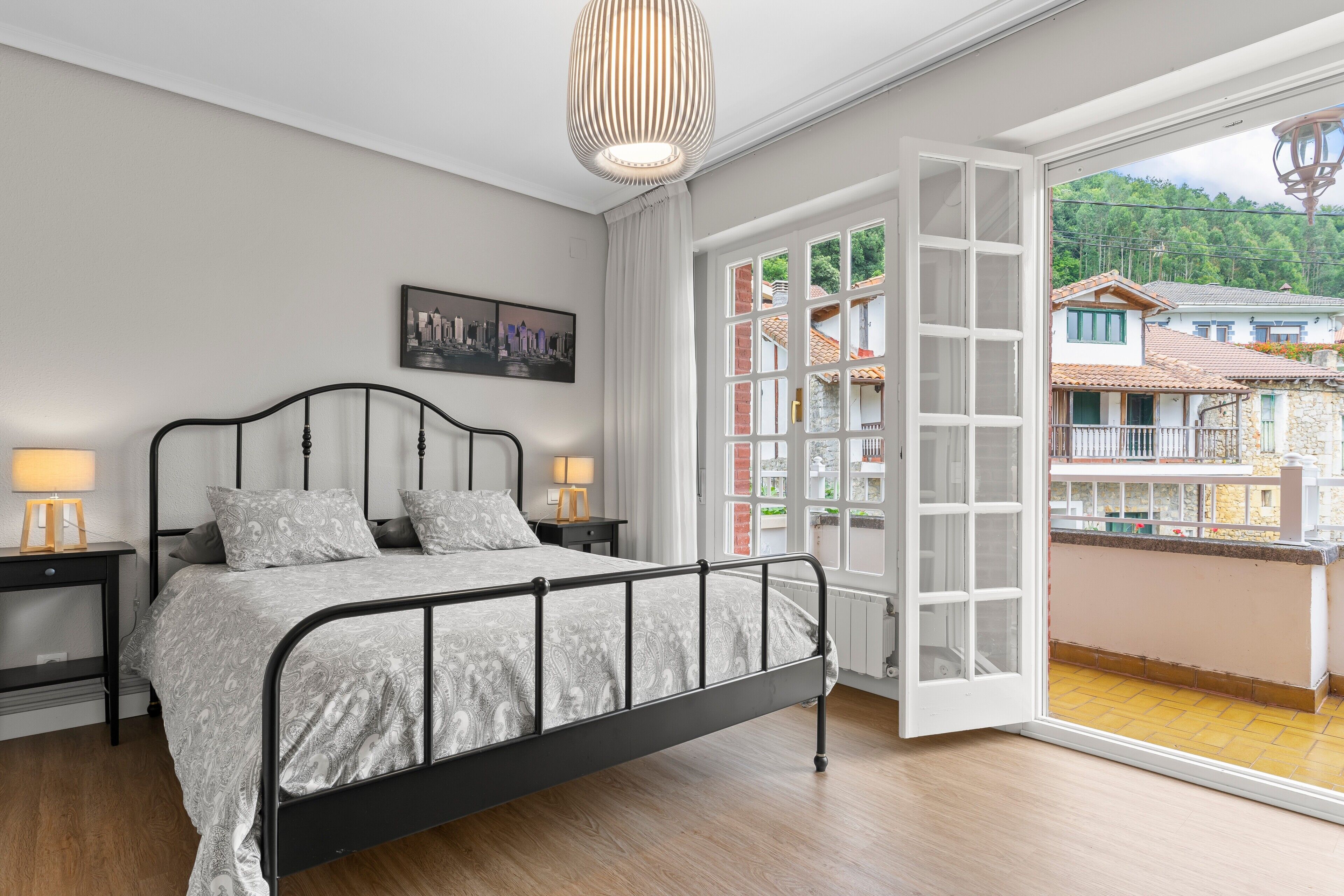 5 habitaciones, tabla de planchar con plancha y wifi gratis 