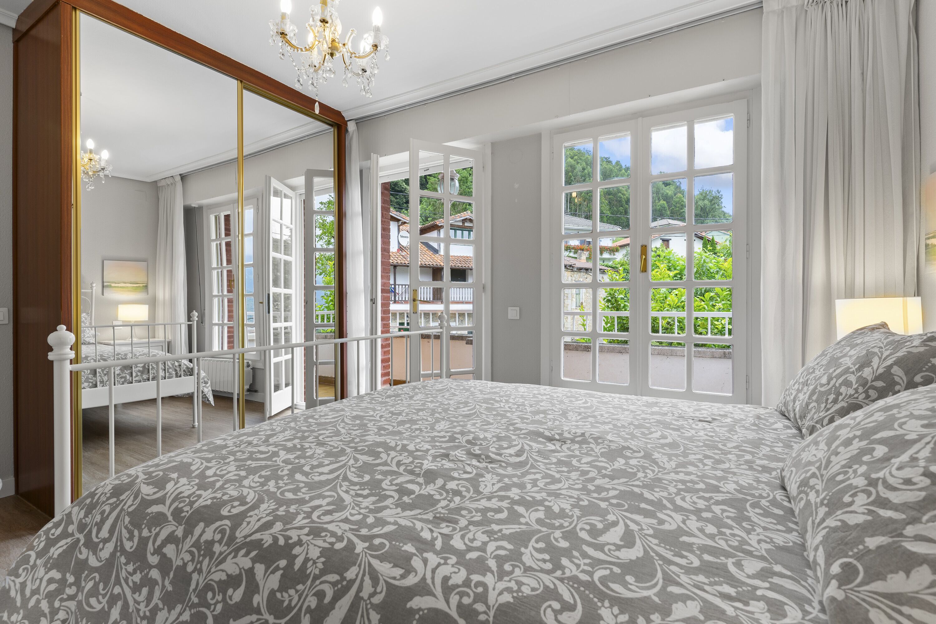 5 Schlafzimmer, Bügeleisen/Bügelbrett, kostenloses WLAN, Bettwäsche