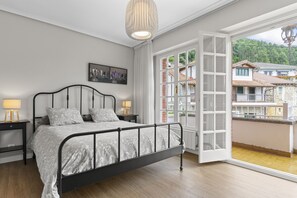 5 Schlafzimmer, Bügeleisen/Bügelbrett, kostenloses WLAN, Bettwäsche