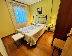5 bedrooms, free WiFi, bed sheets