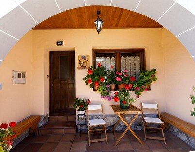 Casa rural 'Laguna Negra 49' con terraza privada, balcón y Wi-Fi