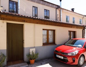 Exterior - Country House 'Laguna Negra 49' with Private Terrace, Balcony and Wi-Fi (San Leonardo de Yagüe)