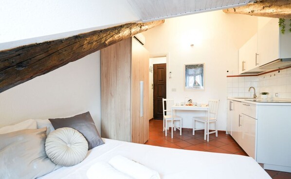 1 bedroom, WiFi, bed sheets