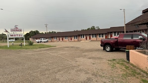 Unclassified image, 3 of 10, button - Coronado Motel  (Fort Sumner)