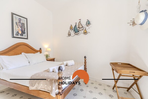 3 slaapkamers, een strijkplank/strijkijzer, gratis wifi, beddengoed