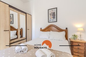 3 slaapkamers, een strijkplank/strijkijzer, gratis wifi, beddengoed