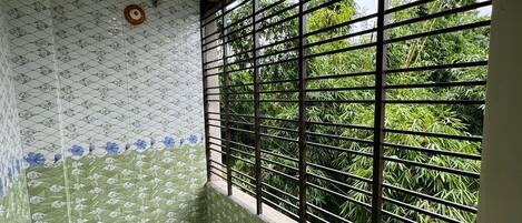 Habitación doble estándar, balcón, vista a la ciudad | Terraza o patio