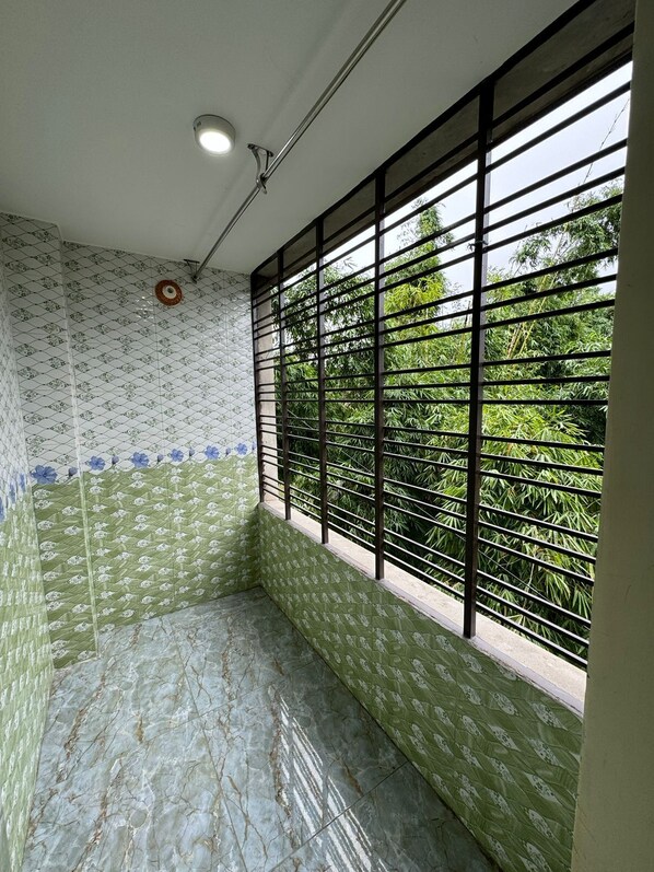 Standard Double Room, Balcony, City View | Teres/patio