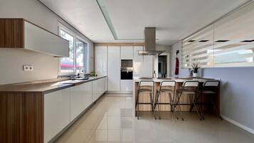 Fridge, microwave, oven, dishwasher