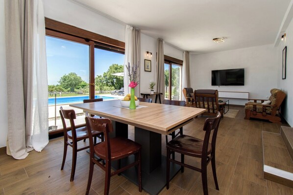 Dining - Vila Deni by Istrabook (Kanfanar)