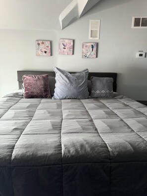 5 室のベッドルーム、アイロン / アイロン台、WiFi、ベッドシーツ