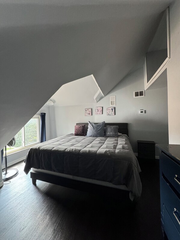 5 室のベッドルーム、アイロン / アイロン台、WiFi、ベッドシーツ