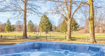 Getaway on the Green - Private Hot Tub on Golf Course & Pet Friendly