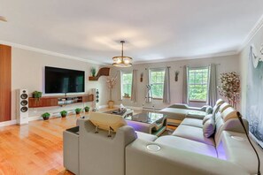 Smart TV, fireplace, table football, ping pong