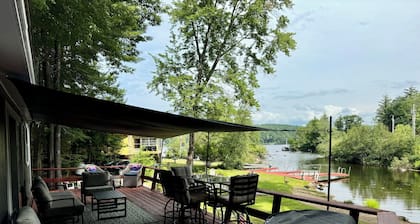 Waterfront Winnipesaukee 3 BR / 2 BA Cottage with Private Dock and Sandy Beach