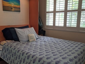 Room - Tree Top Charming villa with 2 bedrooms and WiFi, AC in marvelous Clearwater (Clearwater)