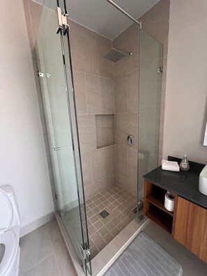 Handtücher, Seife, Toilettenpapier
