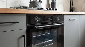 Réfrigérateur, four, plaque de cuisson, lave-vaisselle