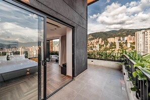 4 Schlafzimmer, Zimmersafe, Schreibtisch, Bügeleisen/Bügelbrett