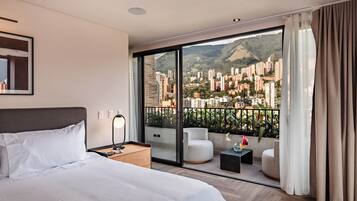 4 chambres, coffres-forts dans les chambres, bureau