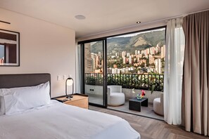 4 Schlafzimmer, Zimmersafe, Schreibtisch, Bügeleisen/Bügelbrett