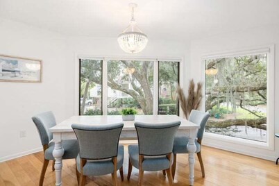 Beautiful Villa! Walk to Beach, Golf, Dining, Pools! Amenity access included! Dog Friendly!