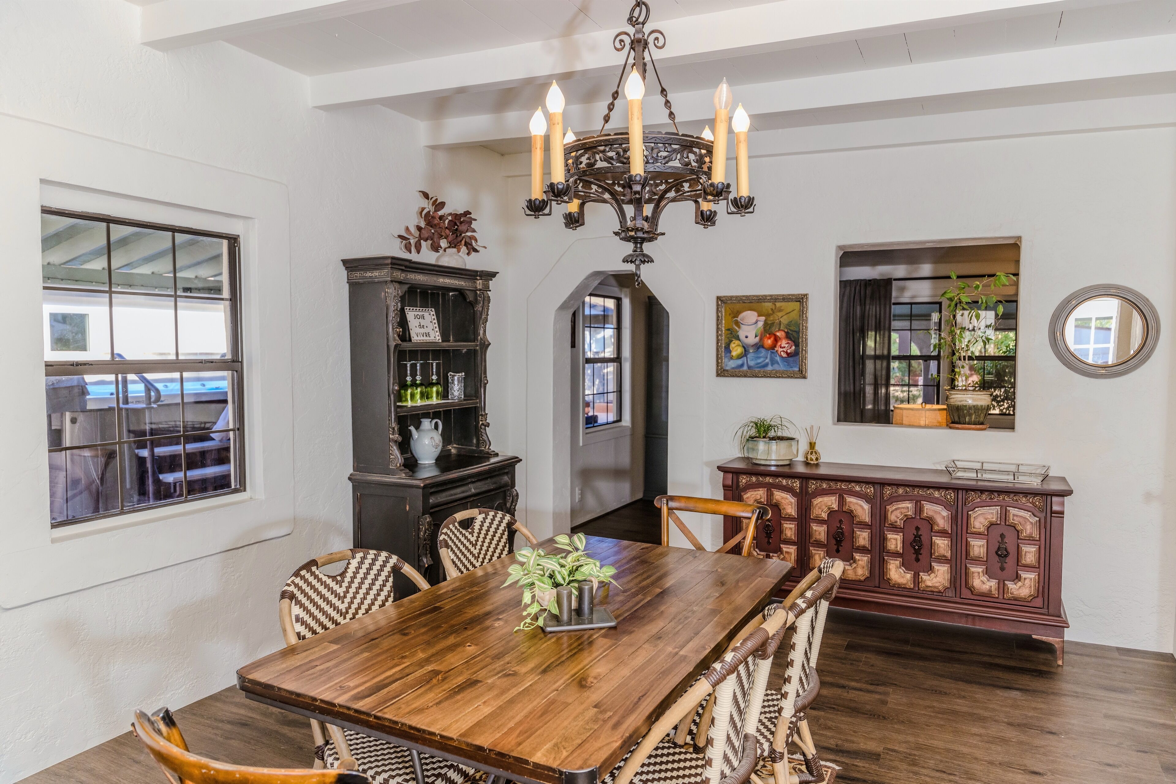 1940's sprawling Hacienda in the heart of Tucson, 5 bedrooms and a swim spa!