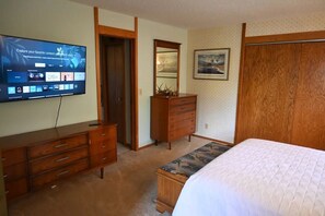 2 bedrooms, desk, iron/ironing board, free WiFi