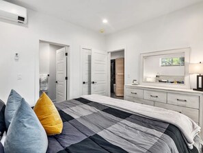 1 bedroom, iron/ironing board, travel cot, free WiFi - Cozy 1-bedroom apartment close to brilliant Downtown Asheville with WiFi, AC! (Asheville)