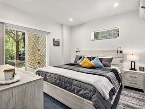 1 bedroom, iron/ironing board, travel cot, free WiFi - Cozy 1-bedroom apartment close to brilliant Downtown Asheville with WiFi, AC! (Asheville)