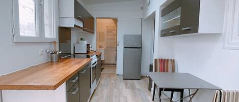 Fridge, microwave, oven, cookware/dishes/utensils