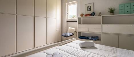 2 slaapkamers, een strijkplank/strijkijzer, wifi, beddengoed