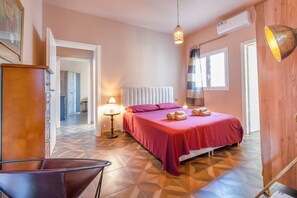 2 chambres, fer et planche à repasser, Wi-Fi, draps fournis