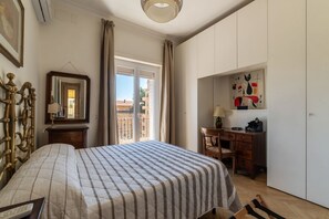 2 عدّة غرف نوم وواي فاي وملاءات أسرّة