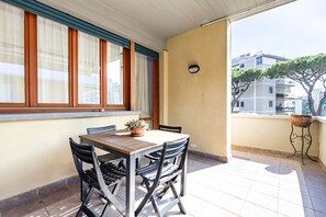 Ulkoruokailutilat
