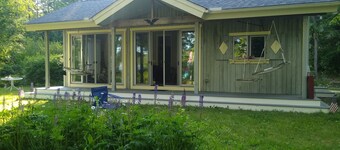 Cabin & Sauna on Lake Monomonac near Mt. Monadnock